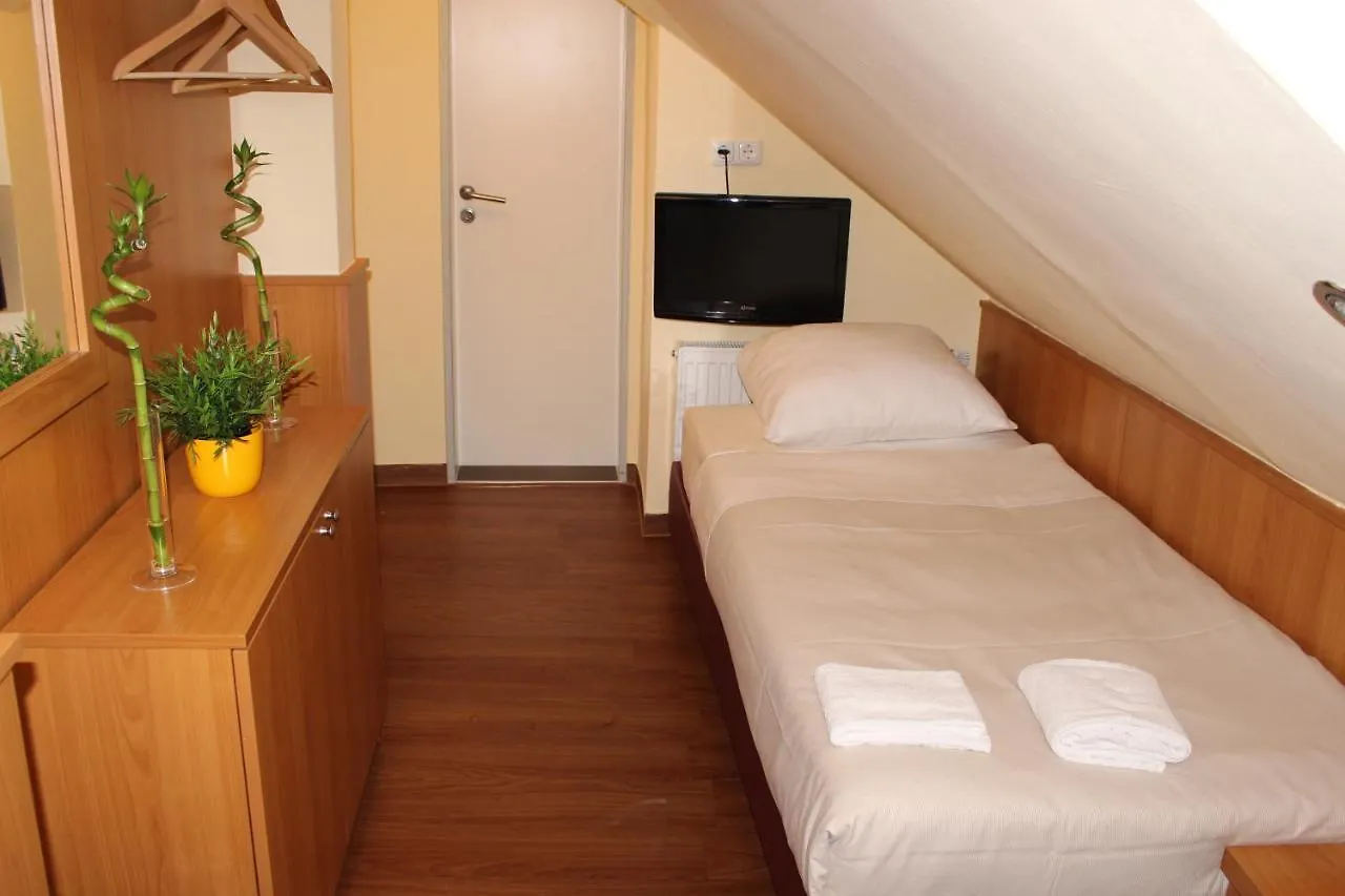 Altan Hotel Гамбург