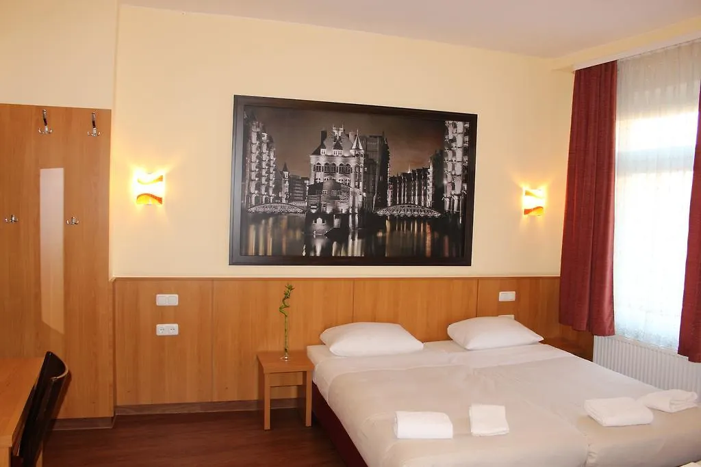 Altan Hotel Гамбург Германия