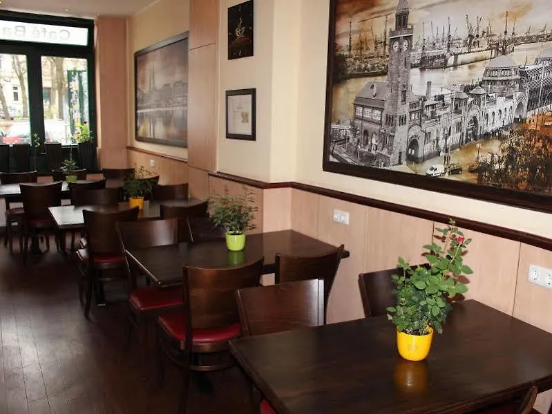 Altan Hotel Гамбург