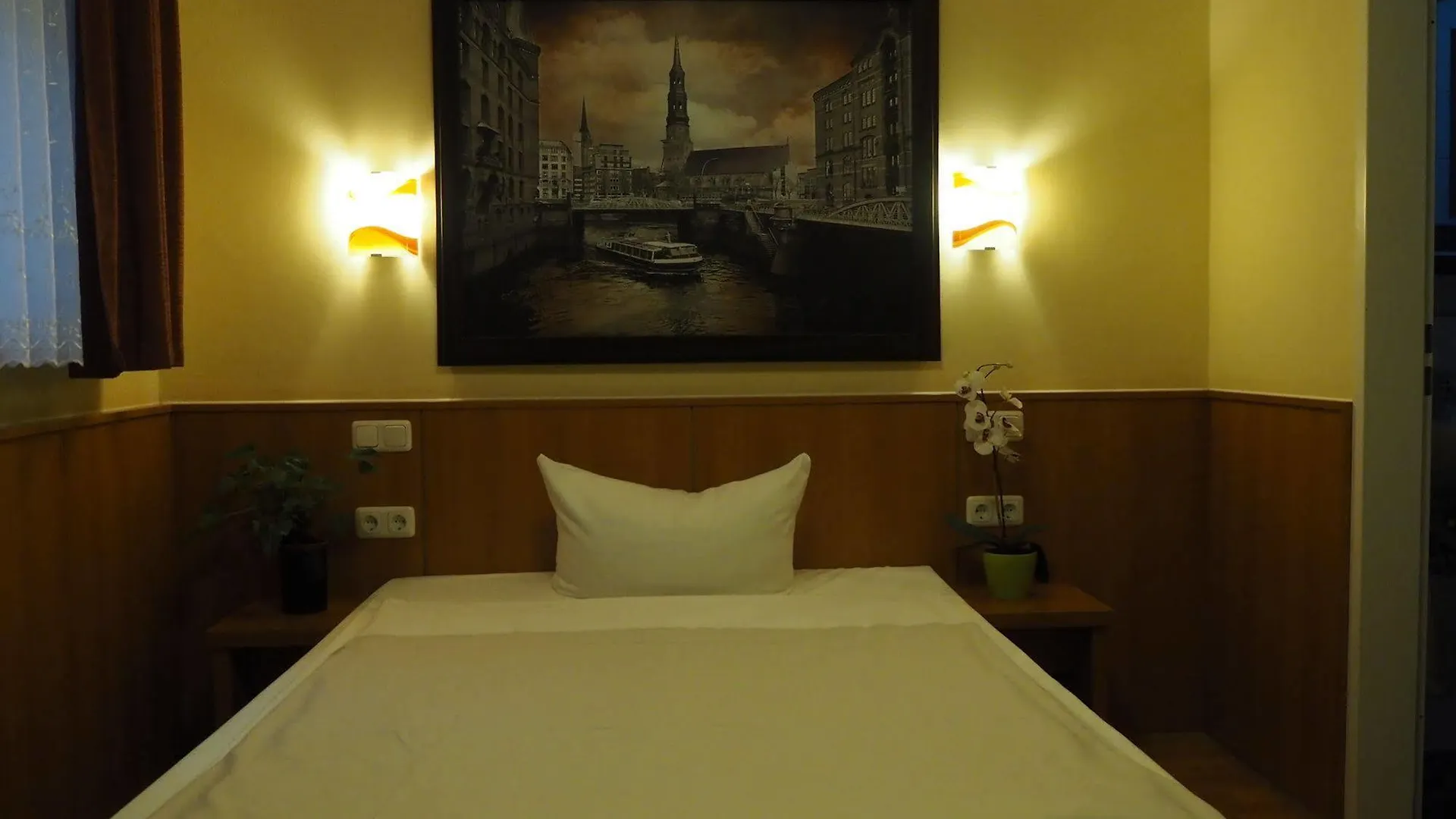 Altan Hotel Гамбург