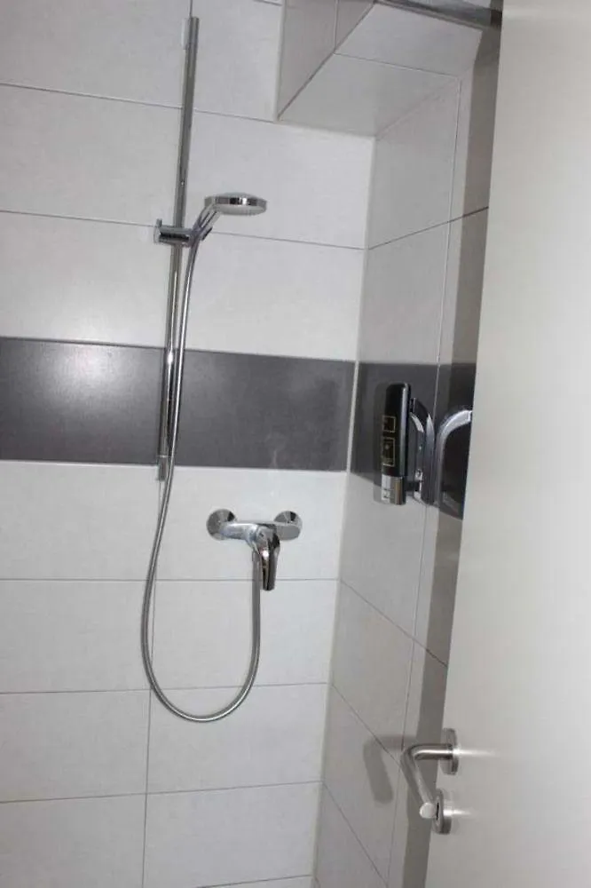 Altan Hotel Αμβούργο 2*,