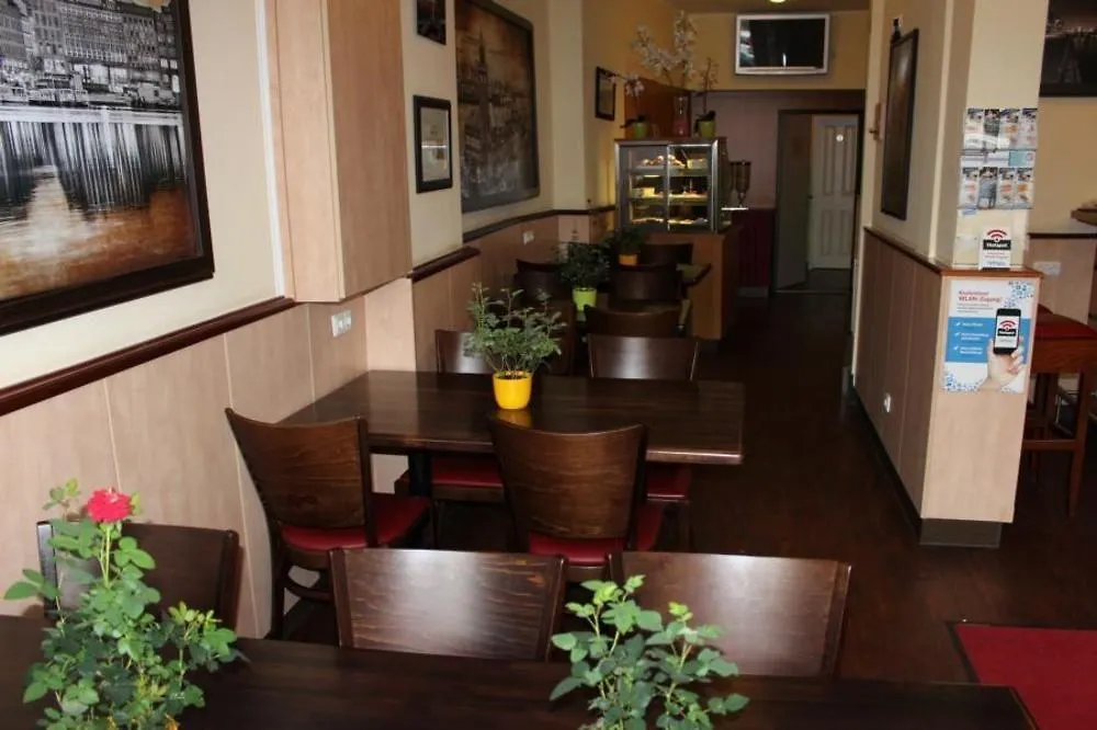 Altan Hotel Αμβούργο 2*,